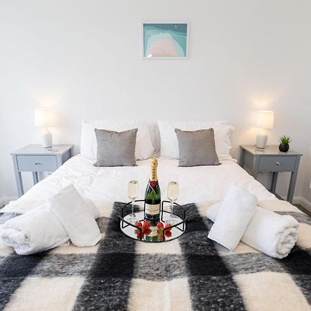 Ocean Breeze - 1 Minute From The Beach - 10 Minute From Bic - Fast Wi-Fi - Smart Tv Bournemouth Eksteriør bilde